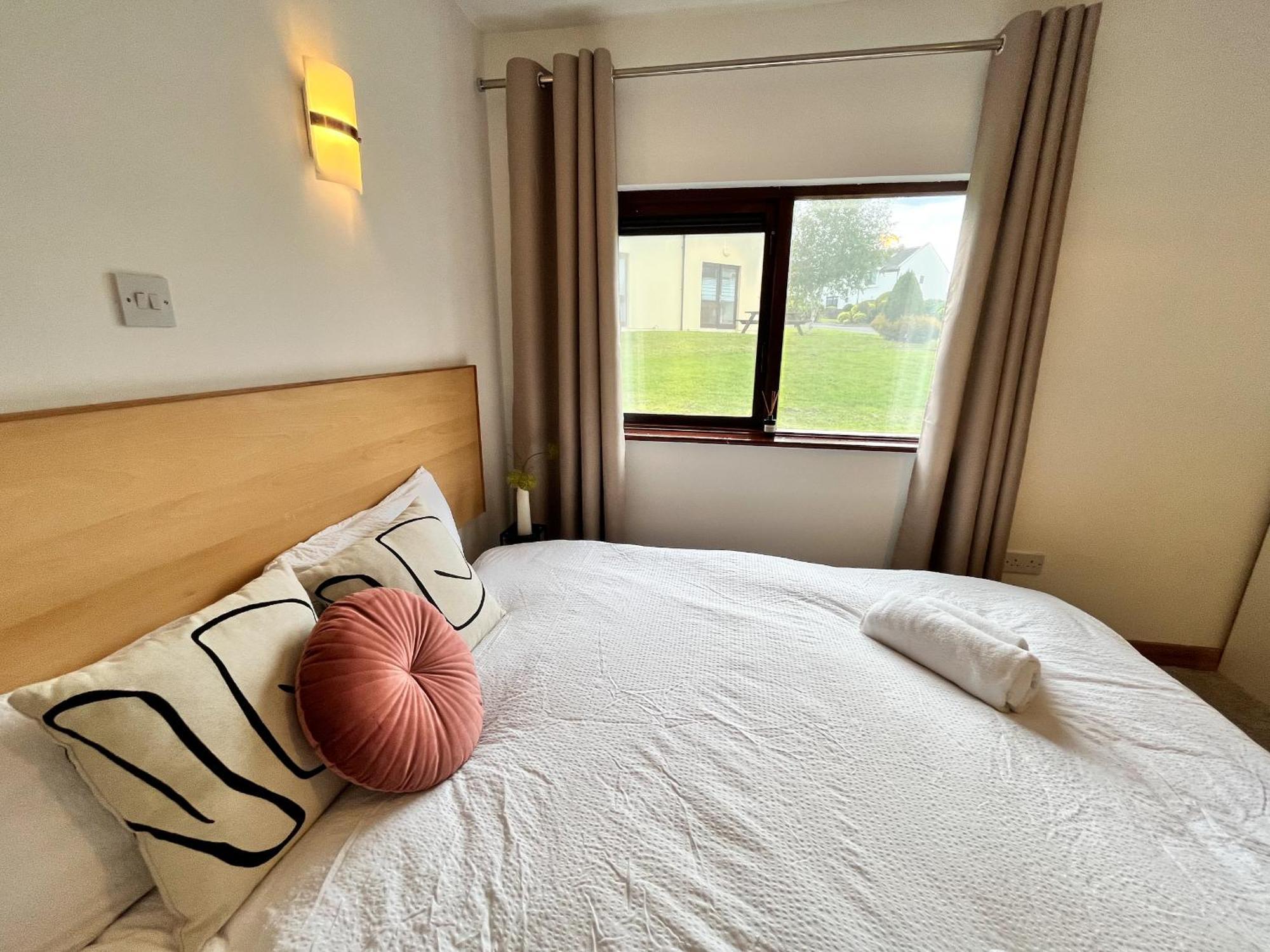 Sea Whispers - My Charming Costal Retreat In 约尔 外观 照片