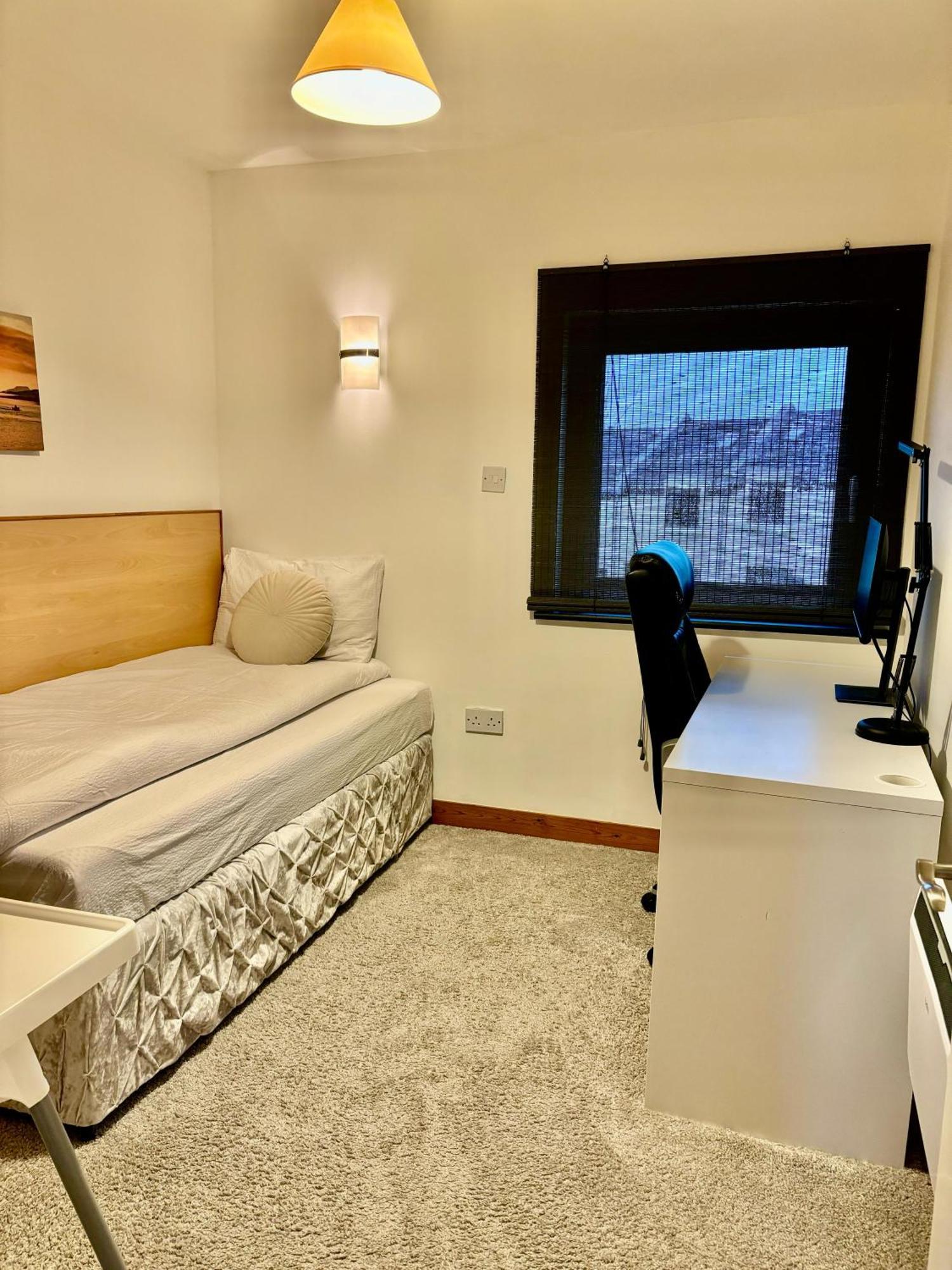 Sea Whispers - My Charming Costal Retreat In 约尔 外观 照片