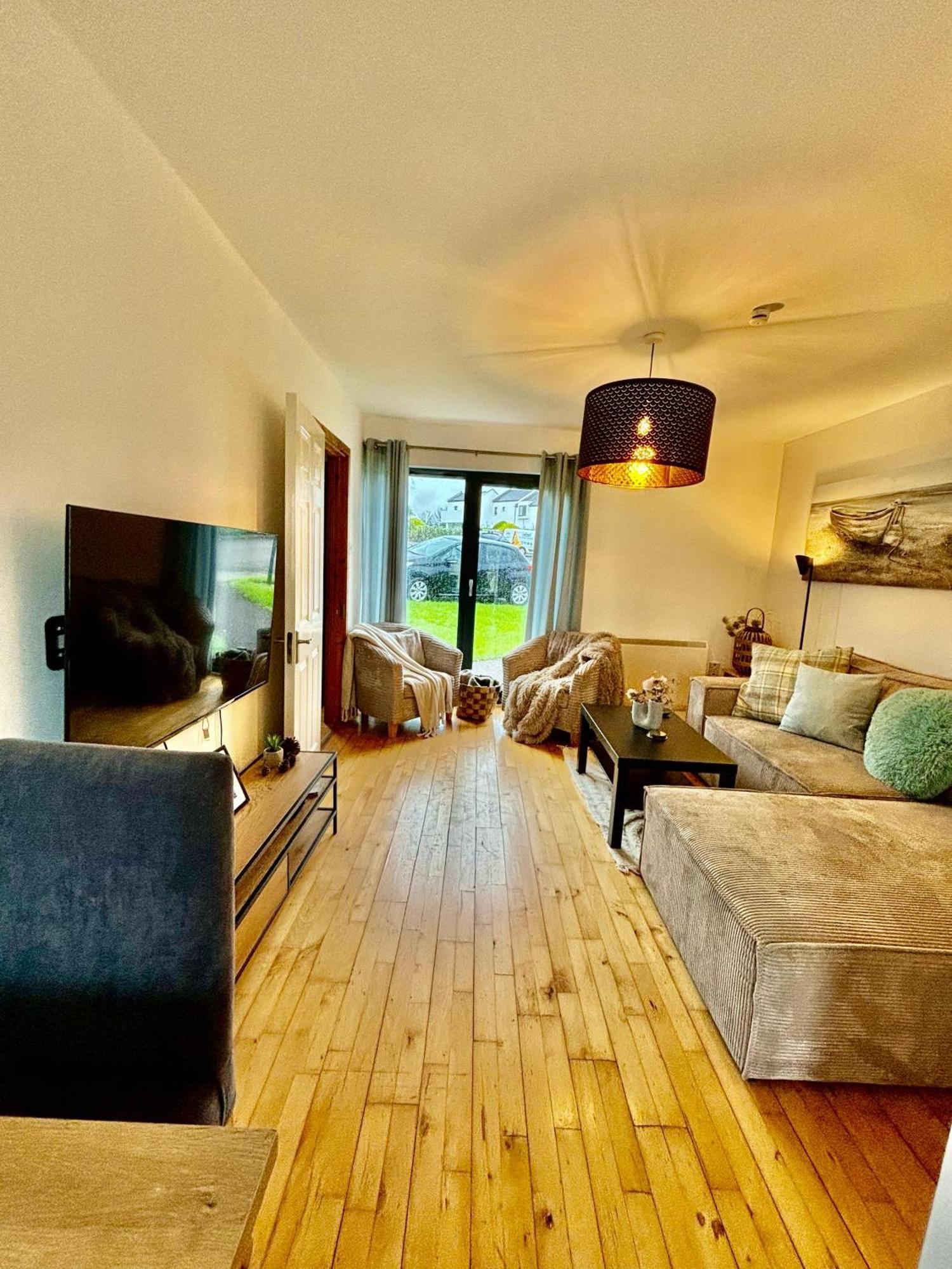 Sea Whispers - My Charming Costal Retreat In 约尔 外观 照片